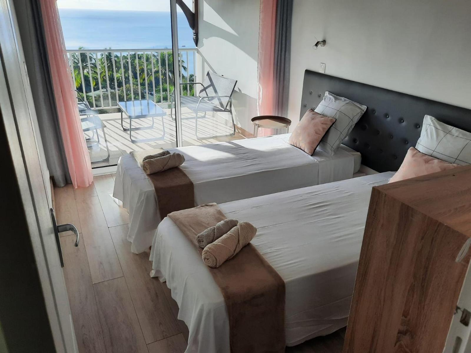 Duplex Rose Porcelaine - Vue Mer- Malendure Bouillante Exterior photo